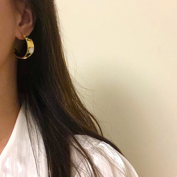 The C shape earrings - Picture 6 of 6